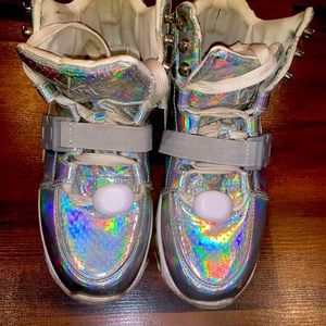 Yru Qozmo Aire Sneakers